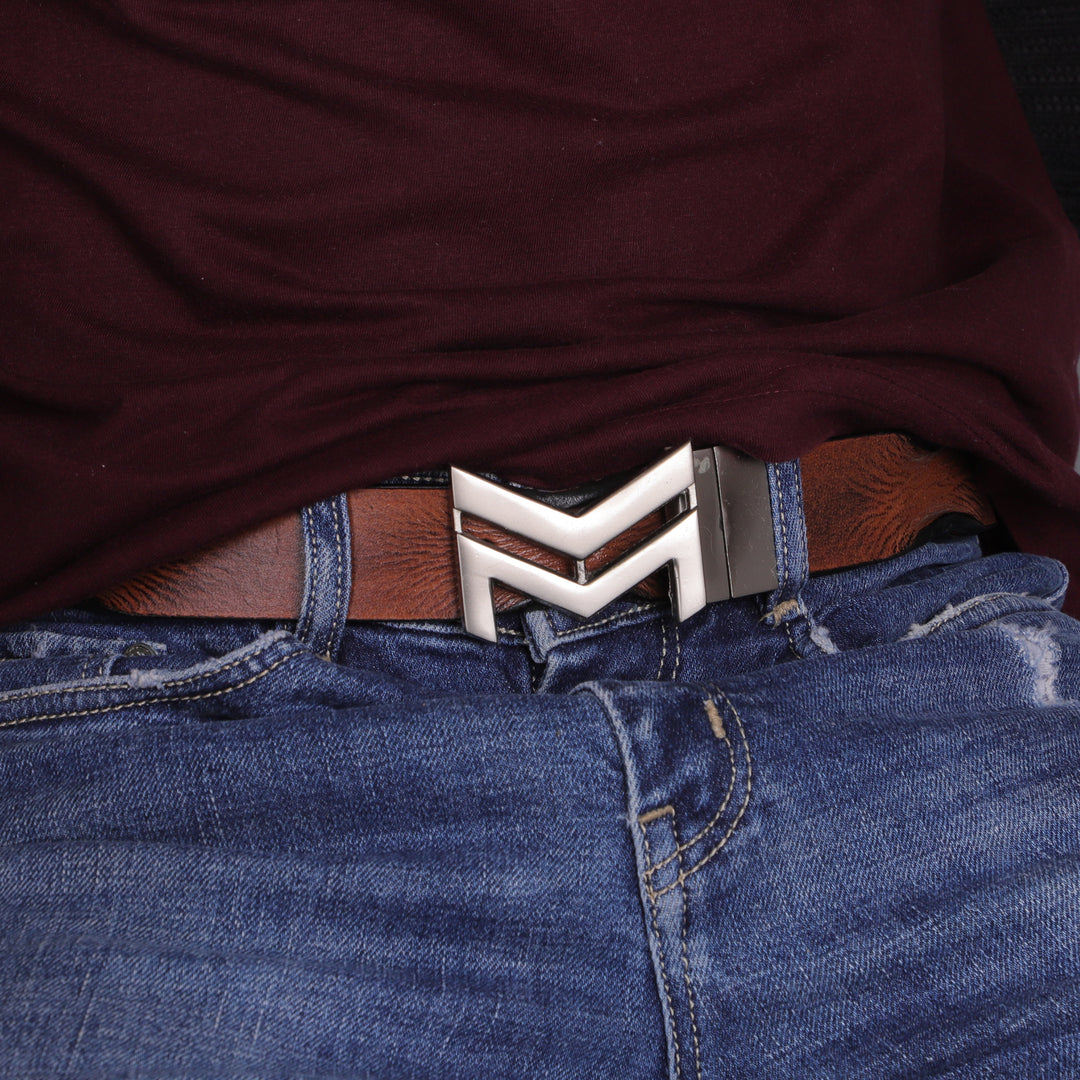 SILVER LOGO BUCKLE HAMMERED TAN BELT